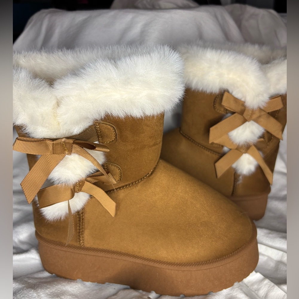 Boots - Picture 3 of 8